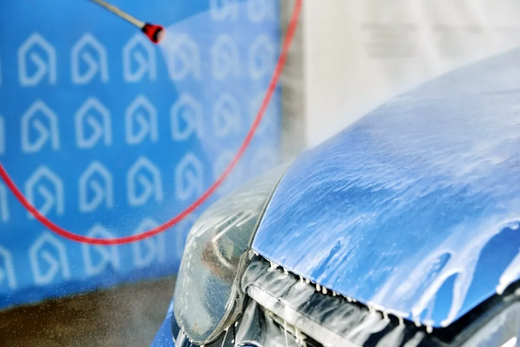 Jakie preparaty najlepiej radzą sobie z zabrudzeniami na aucie